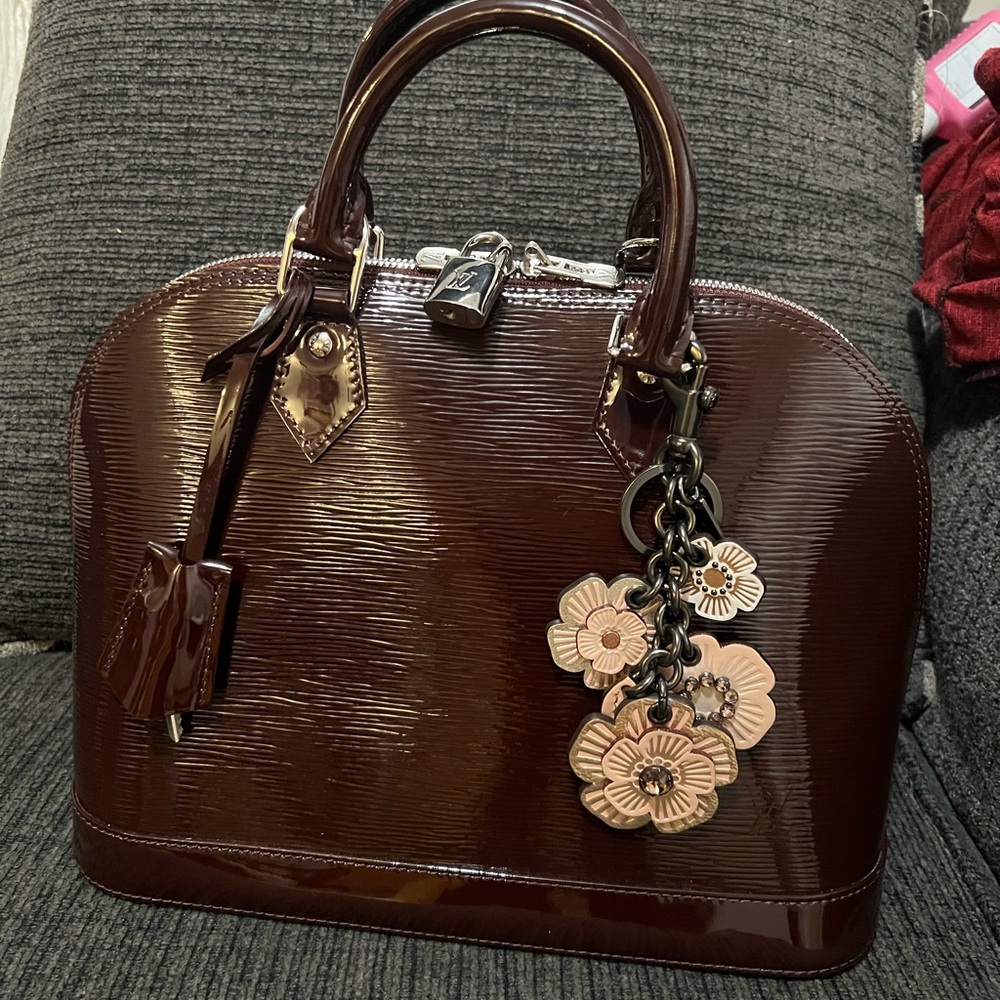 😱😍 like new Louis Vuitton Alma PM Epi Electric Bag